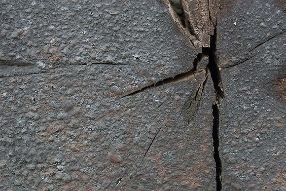 Railroad tie end